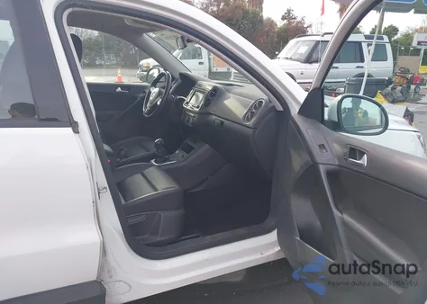 2017 Volkswagen Tiguan 2.0T/2.0T S z USA, uszkodzony, nr VIN WVGBV7AX6HK013572